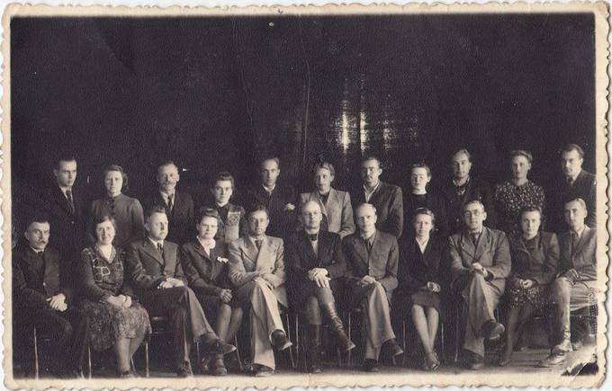 Pasvalio Petro Vileišio gimnazijos mokytojai 1944–1945 mokslo metais